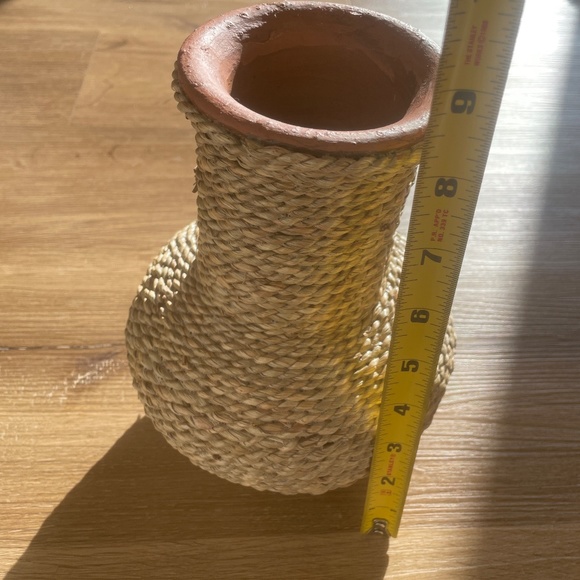 Hand woven Seagrass Clay/Terracota Vase, 9” - Picture 3 of 11